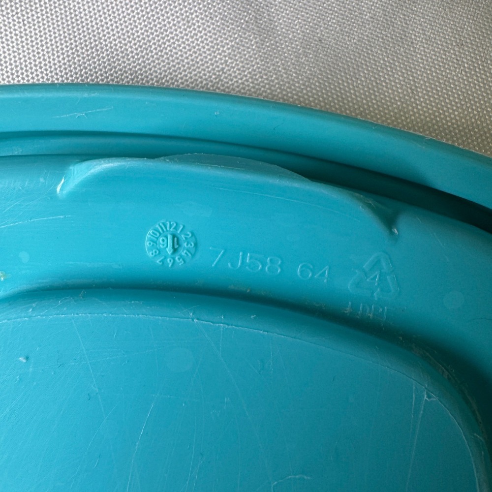 Rubbermaid 7J58 Easy Find Lids Replacement Set of 3 Teal Turquoise Lime Green - Picture 6 of 6